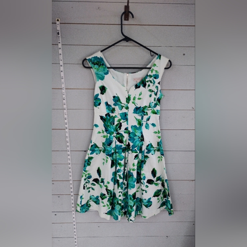 Dress barn Green and White V-Neck A-Line Midi Dress